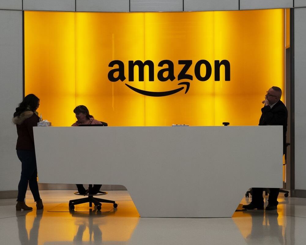 Amazon to recruit 100,000 more workers to keep pace with e-commerce demand!